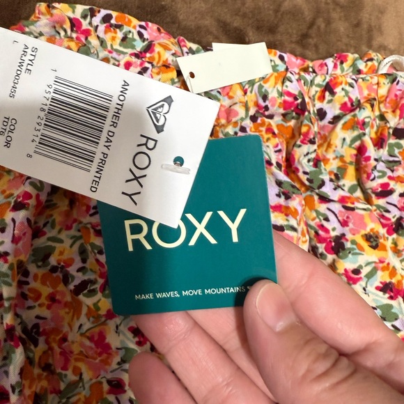 NWT woman’s size large Roxy off the shoulder shorts romper - Picture 6 of 16